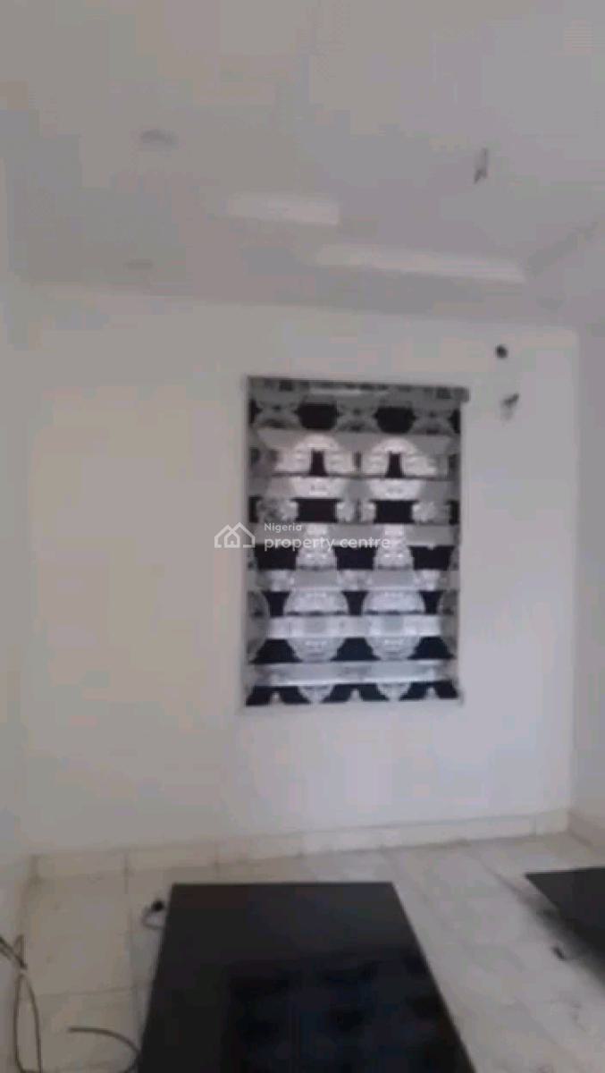 a Relatively New and Spacious 2bedroom Apartment, Ground Floor, Onigbongbo, Onigbongbo, Maryland, Lagos, Flat / Apartment for Rent
