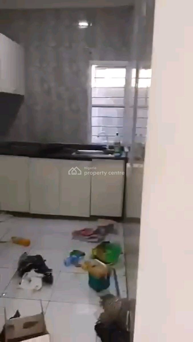a Relatively New and Spacious 2bedroom Apartment, Ground Floor, Onigbongbo, Onigbongbo, Maryland, Lagos, Flat / Apartment for Rent