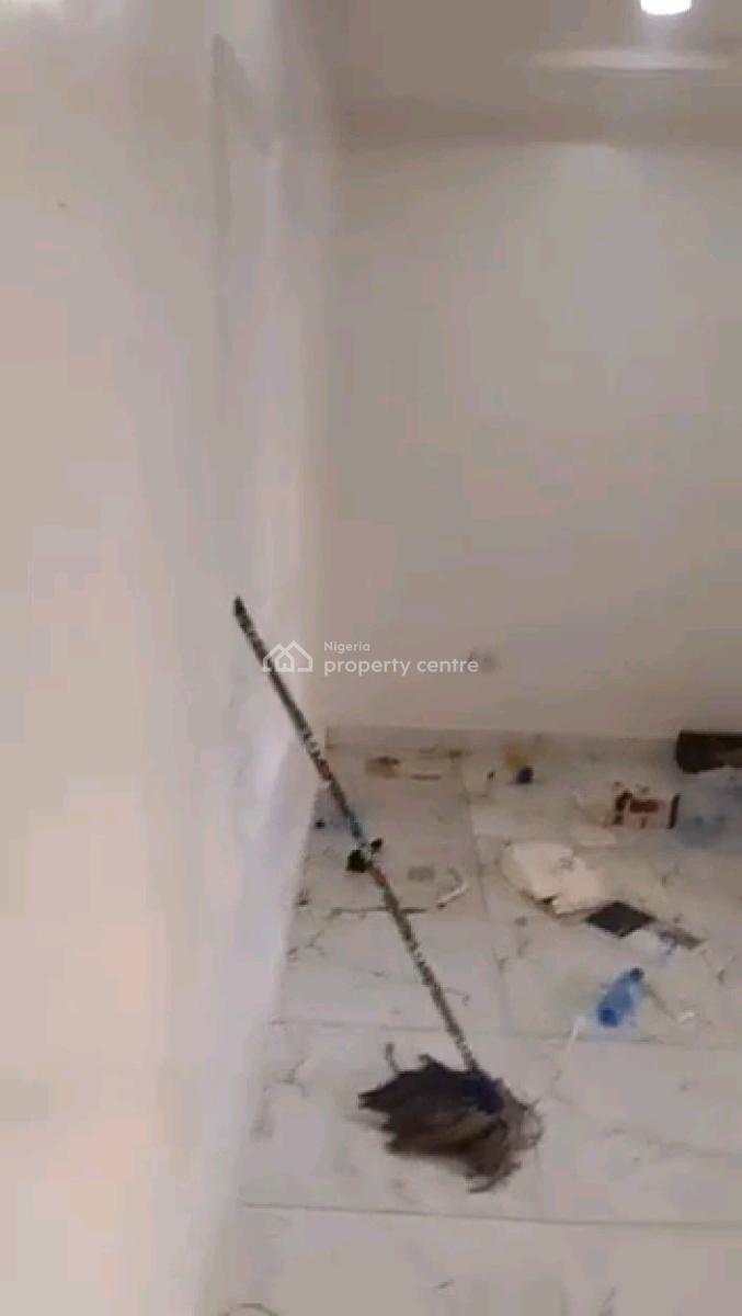 a Relatively New and Spacious 2bedroom Apartment, Ground Floor, Onigbongbo, Onigbongbo, Maryland, Lagos, Flat / Apartment for Rent