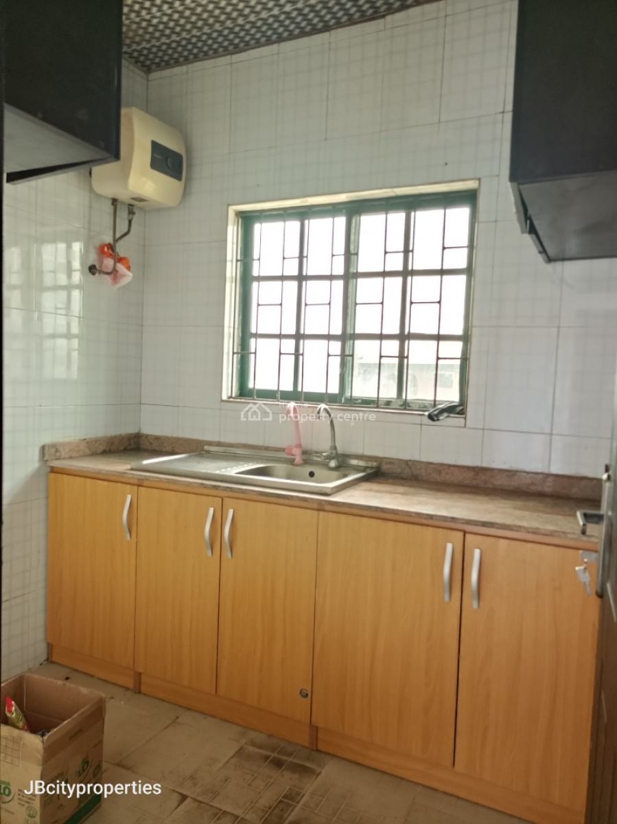 2 Bedrooms Apartment, Ogombo Roundabout, Ogombo, Ajah, Lagos, Flat / Apartment for Rent