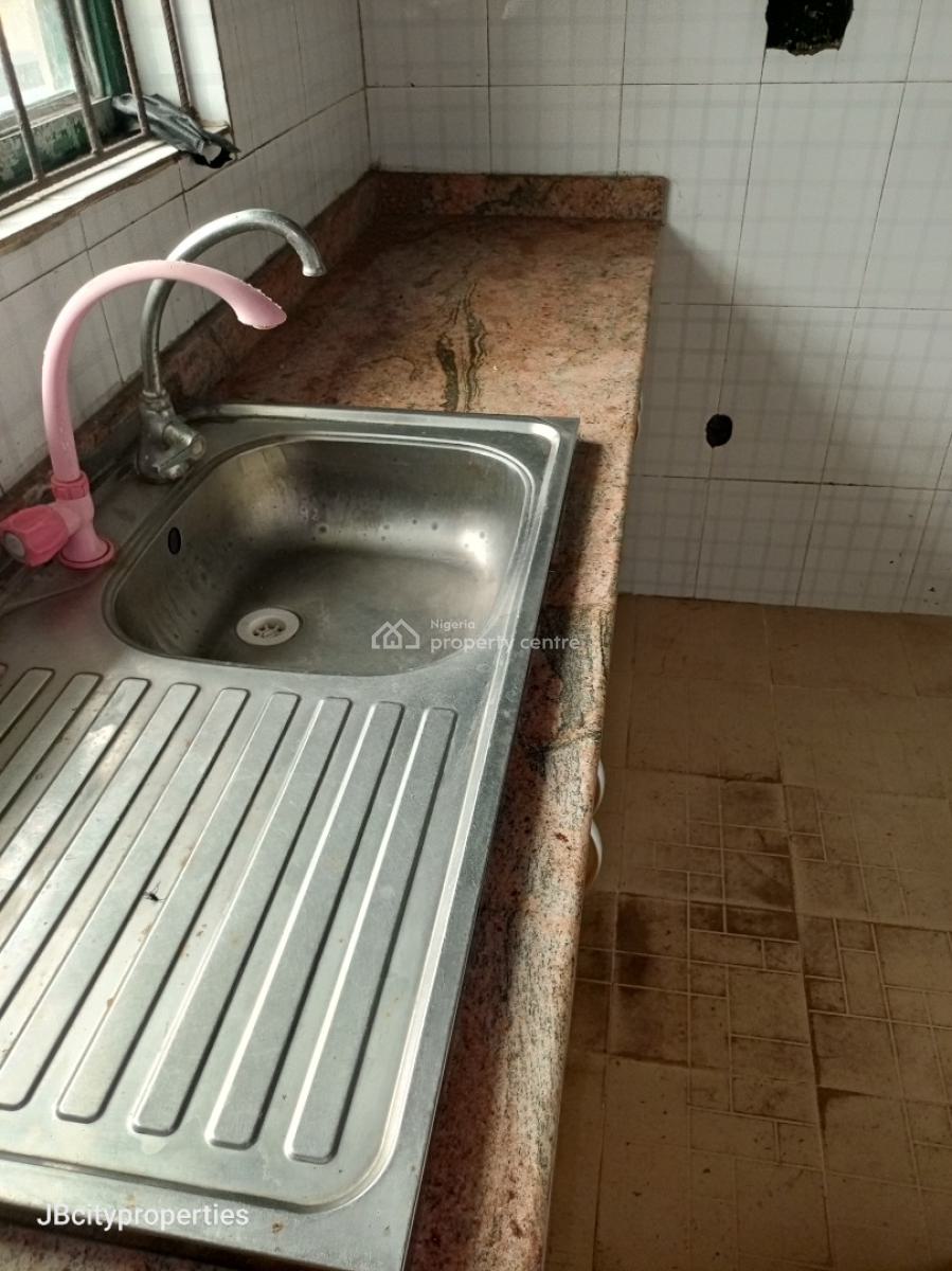 2 Bedrooms Apartment, Ogombo Roundabout, Ogombo, Ajah, Lagos, Flat / Apartment for Rent