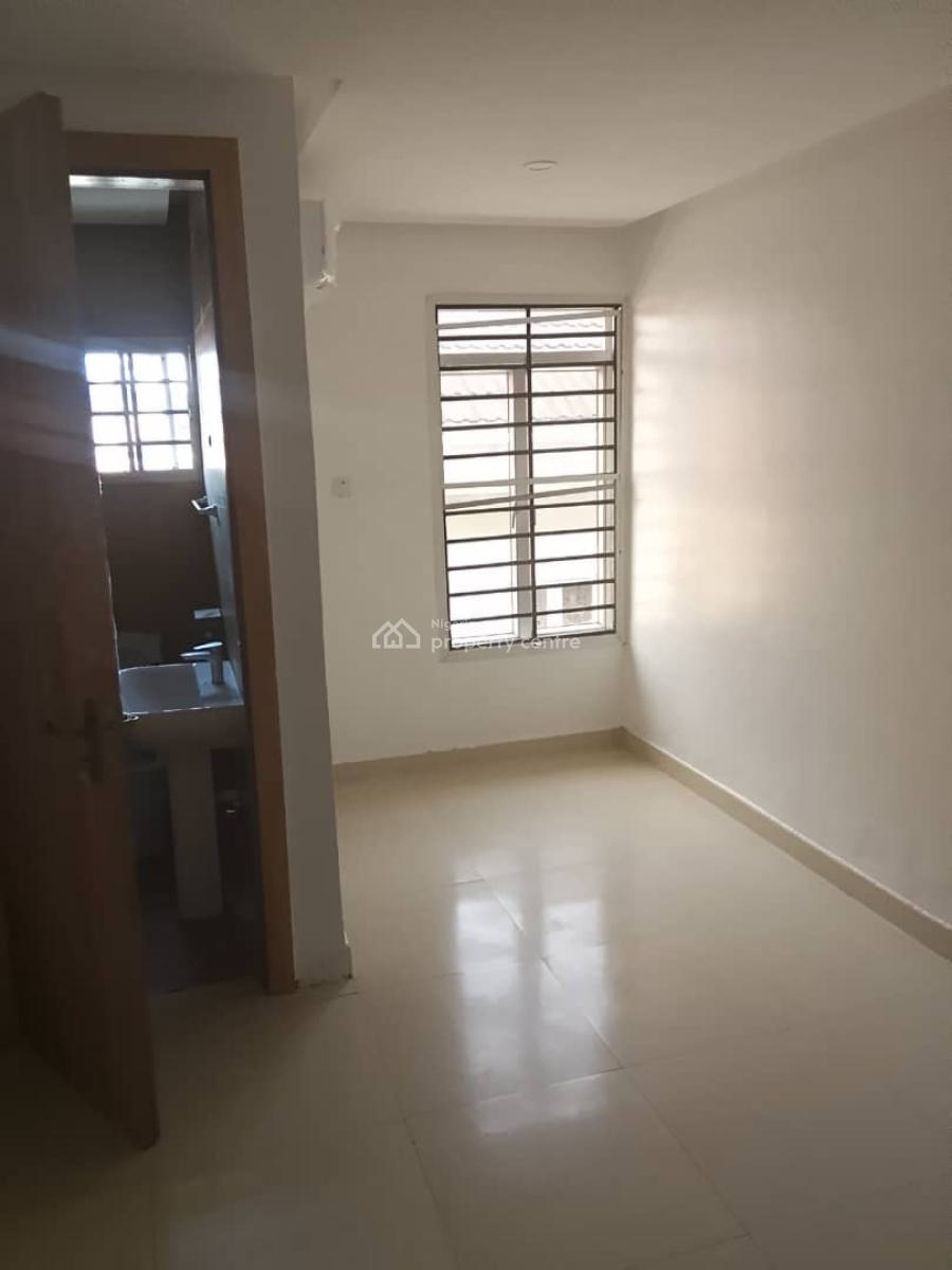 4 Bedroom Semi Duplex  with 2 Bq, Lekki Phase 1, Lekki, Lagos, Semi-detached Duplex for Sale