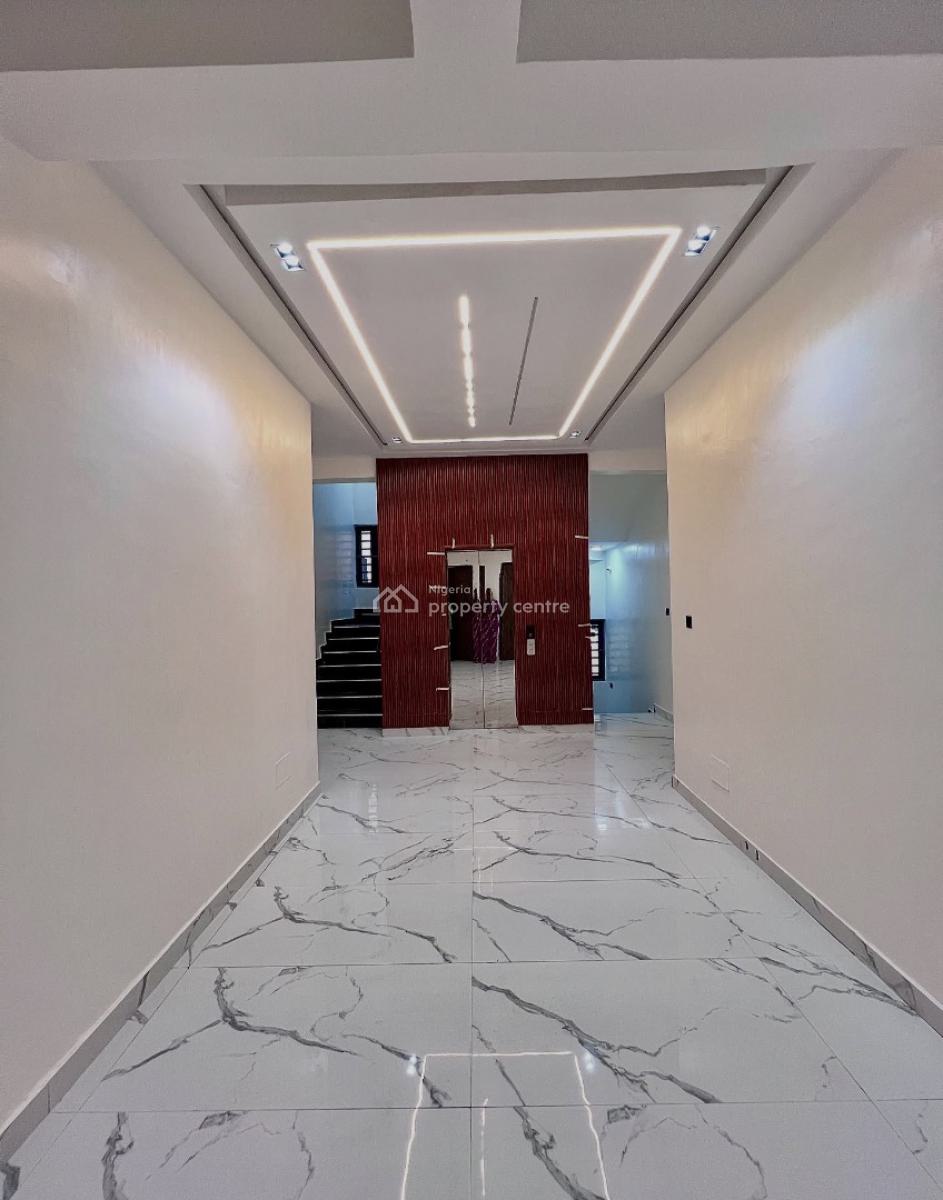 Lovely 3 Bedroom Apartment with Swimming Pool, Lekki Phase 1, Lekki, Lagos, Block of Flats for Sale