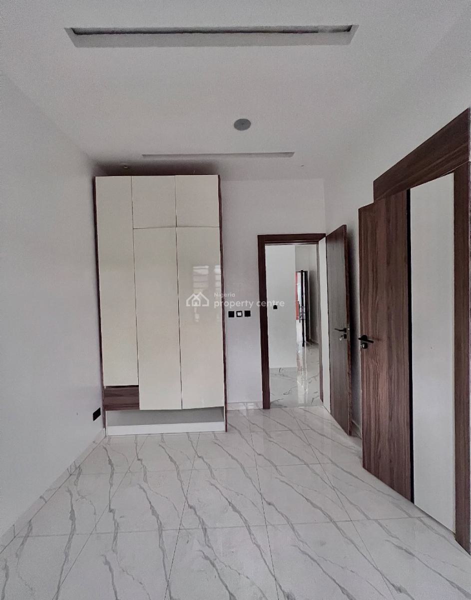Lovely 3 Bedroom Apartment with Swimming Pool, Lekki Phase 1, Lekki, Lagos, Block of Flats for Sale