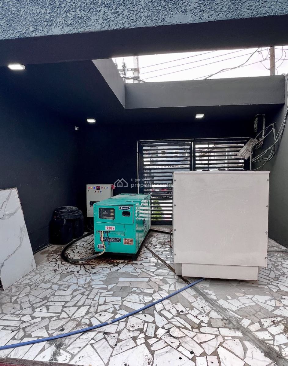 Lovely 3 Bedroom Apartment with Swimming Pool, Lekki Phase 1, Lekki, Lagos, Block of Flats for Sale