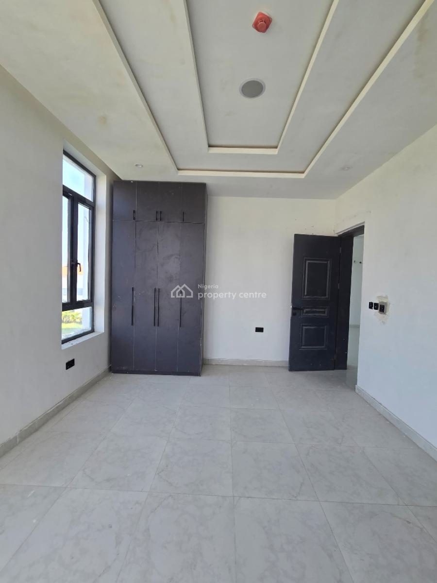 2 Bedroom Apartment in a Secured Estate, Lekki Phase 1, Lekki, Lagos, Flat / Apartment for Sale