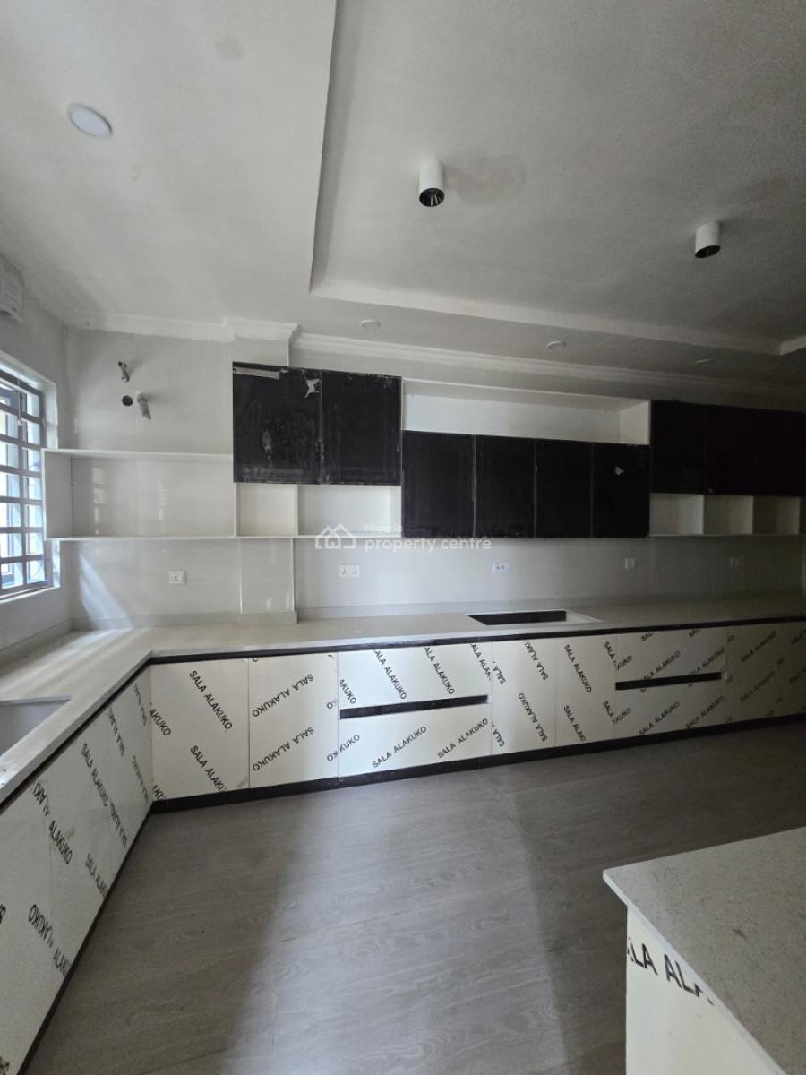 Well Finished Serviced 4 Bedroom Flat with a Room Bq, Lekki Phase 1, Lekki, Lagos, Flat / Apartment for Sale