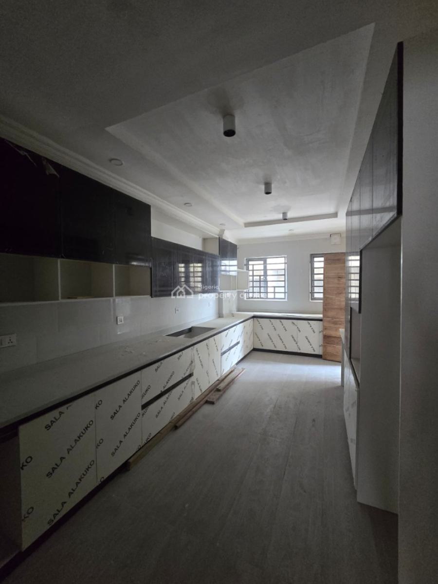 Well Finished Serviced 4 Bedroom Flat with a Room Bq, Lekki Phase 1, Lekki, Lagos, Flat / Apartment for Sale