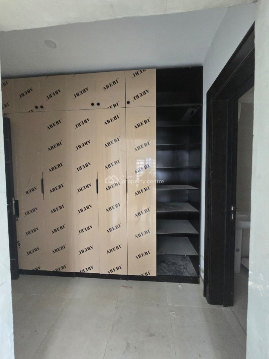 Well Finished Serviced 4 Bedroom Flat with a Room Bq, Lekki Phase 1, Lekki, Lagos, Flat / Apartment for Sale