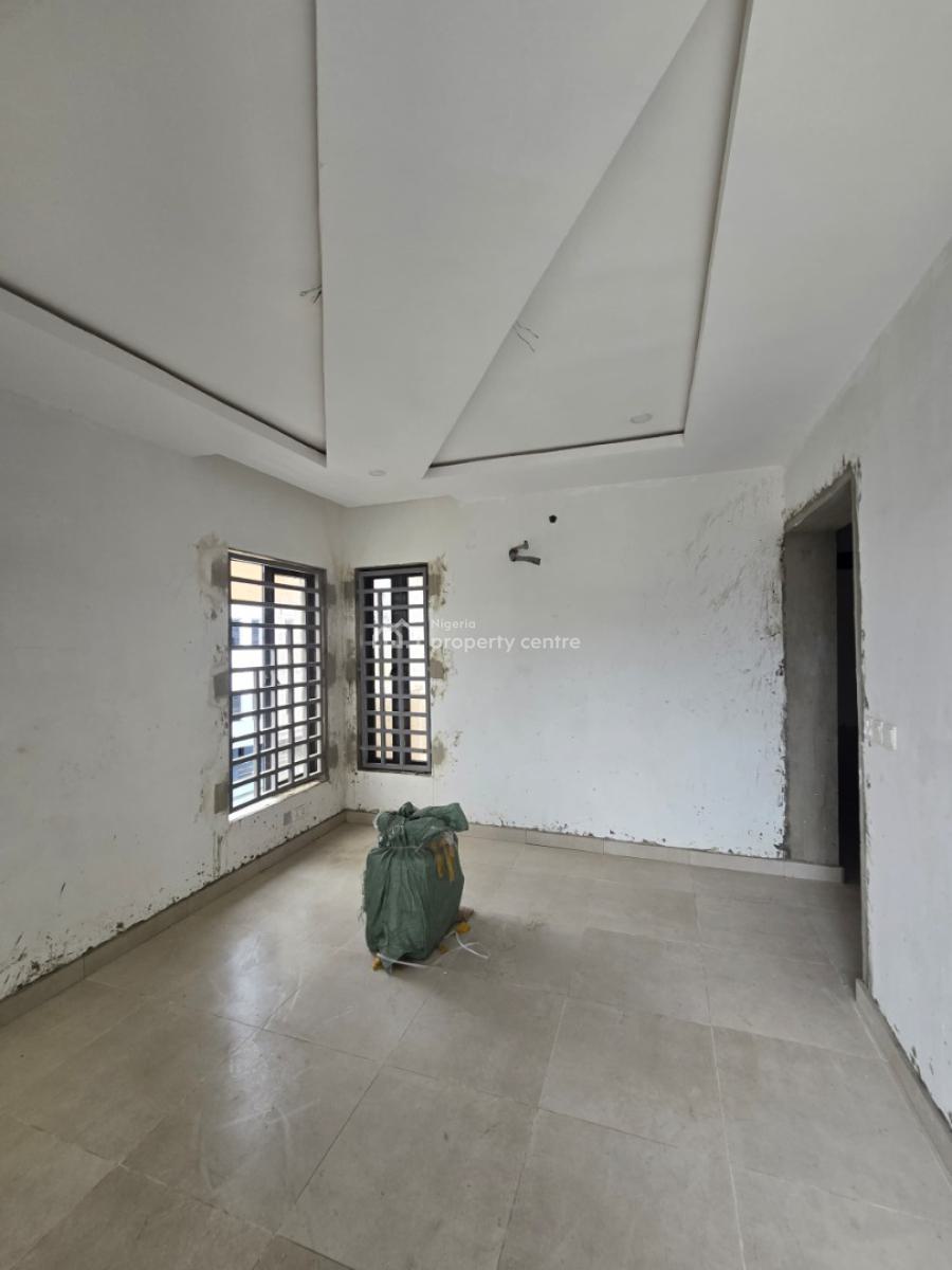 Well Finished Serviced 4 Bedroom Flat with a Room Bq, Lekki Phase 1, Lekki, Lagos, Flat / Apartment for Sale