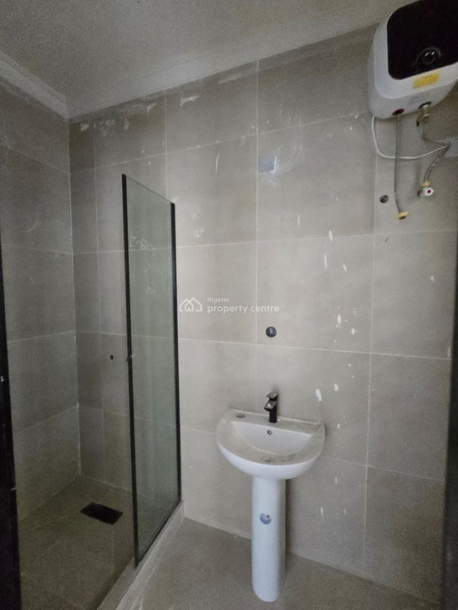 Well Finished Serviced 4 Bedroom Flat with a Room Bq, Lekki Phase 1, Lekki, Lagos, Flat / Apartment for Sale
