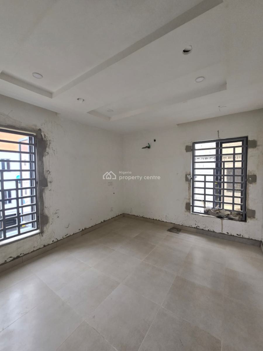 Well Finished Serviced 4 Bedroom Flat with a Room Bq, Lekki Phase 1, Lekki, Lagos, Flat / Apartment for Sale