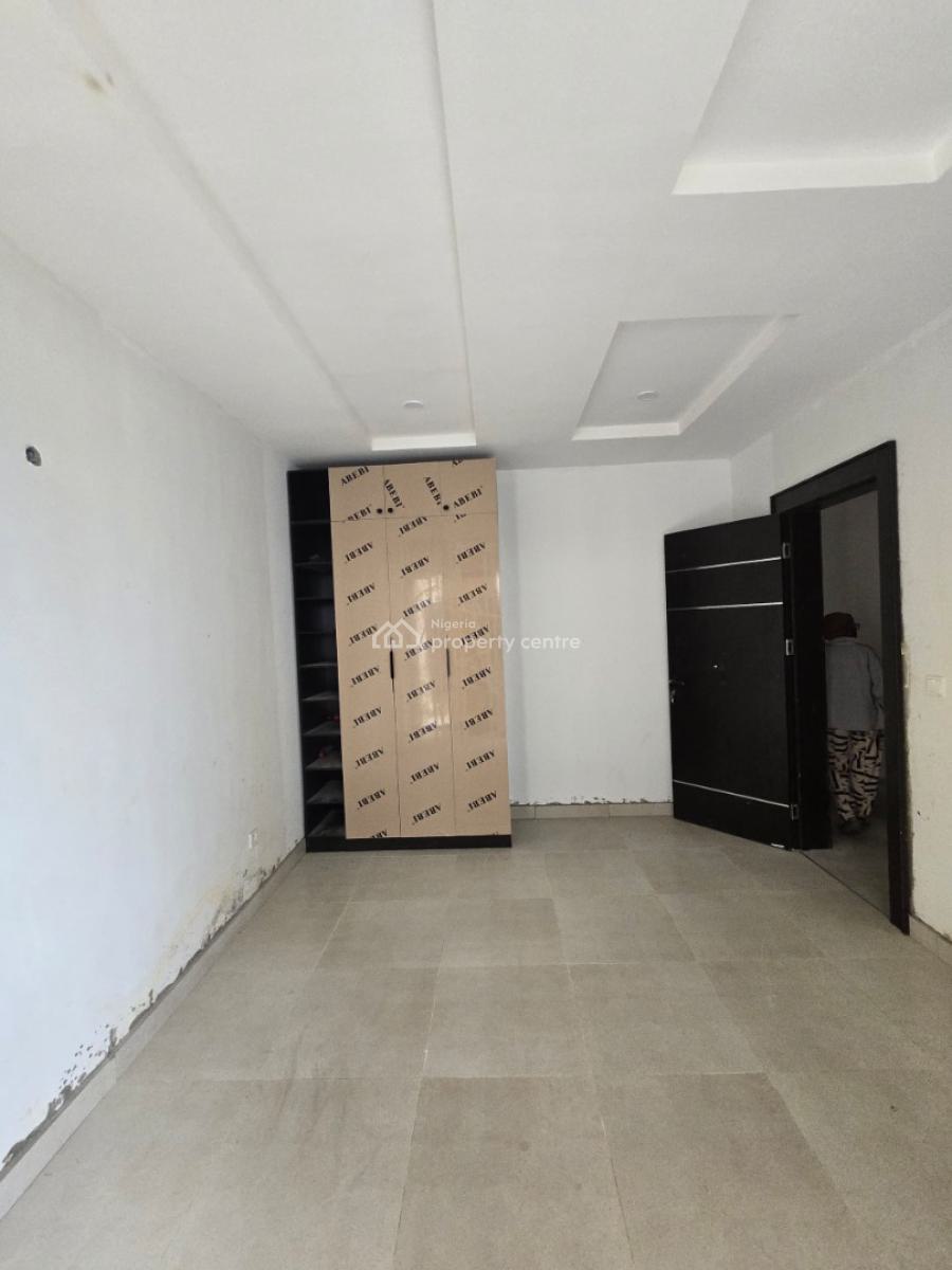 Well Finished Serviced 4 Bedroom Flat with a Room Bq, Lekki Phase 1, Lekki, Lagos, Flat / Apartment for Sale