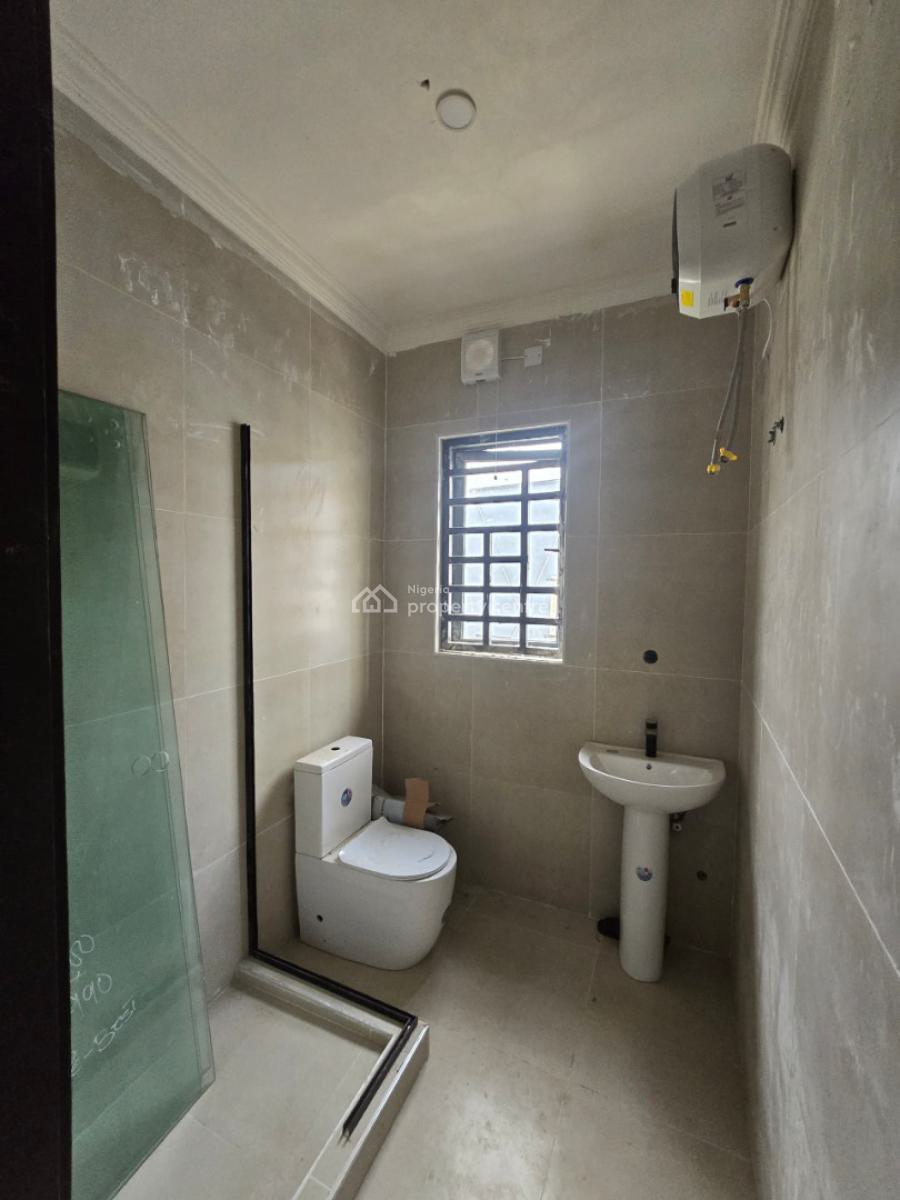 Well Finished Serviced 4 Bedroom Flat with a Room Bq, Lekki Phase 1, Lekki, Lagos, Flat / Apartment for Sale