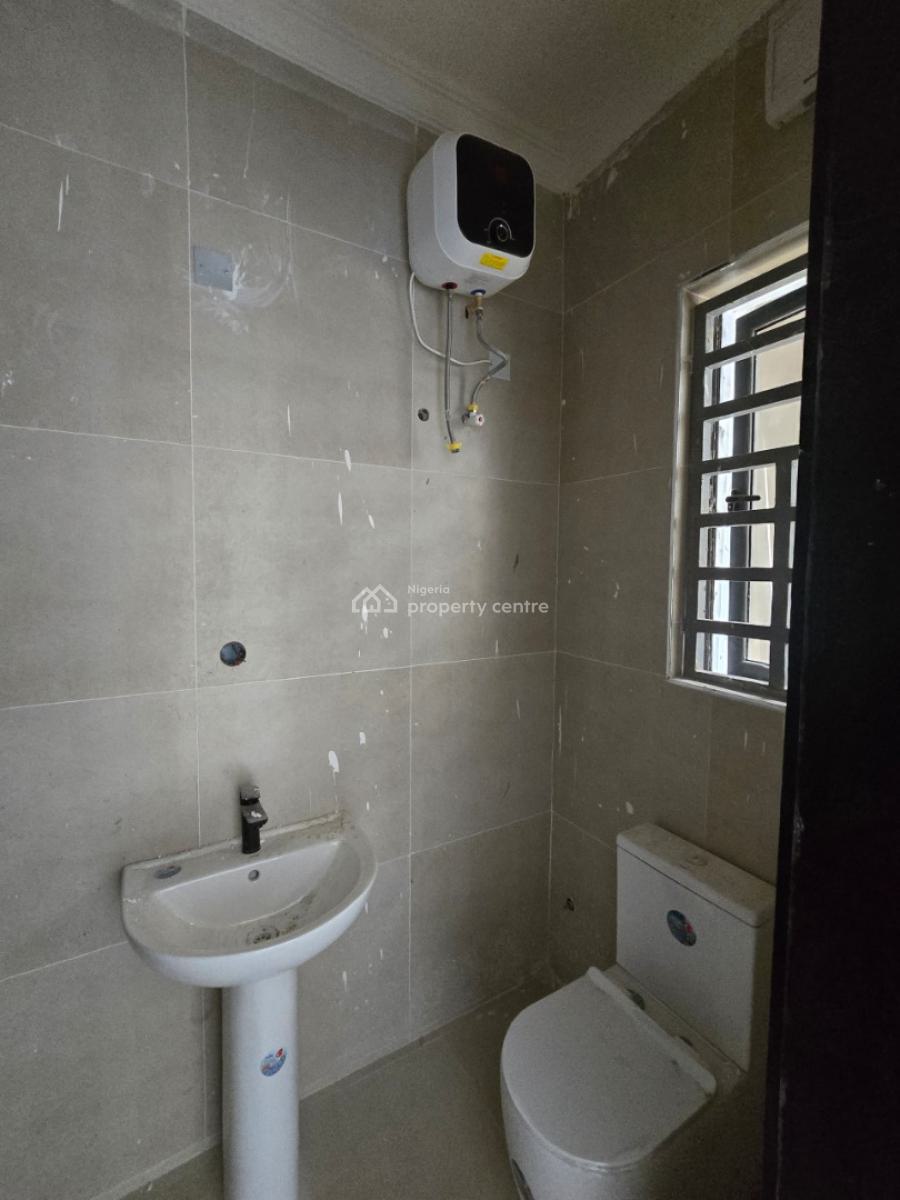 Well Finished Serviced 4 Bedroom Flat with a Room Bq, Lekki Phase 1, Lekki, Lagos, Flat / Apartment for Sale