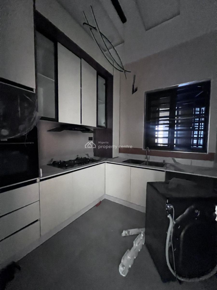 Well Built 2 Bedroom Apartment, Lekki Phase 1, Lekki, Lagos, Flat / Apartment for Sale