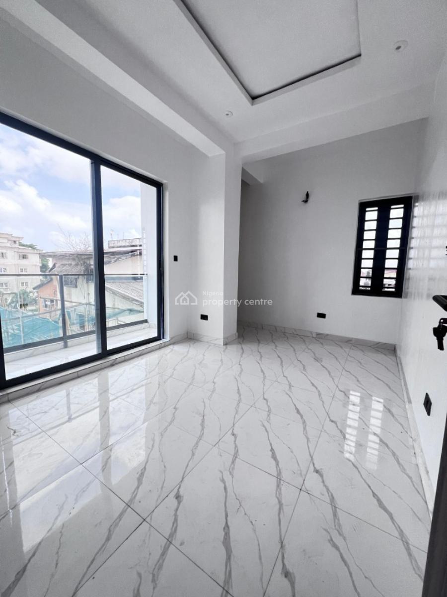 Well Built 2 Bedroom Apartment, Lekki Phase 1, Lekki, Lagos, Flat / Apartment for Sale
