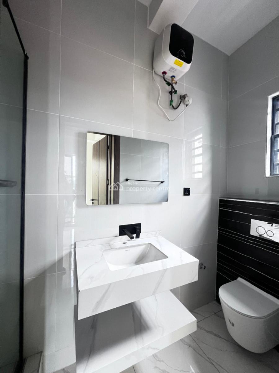 Well Built 2 Bedroom Apartment, Lekki Phase 1, Lekki, Lagos, Flat / Apartment for Sale