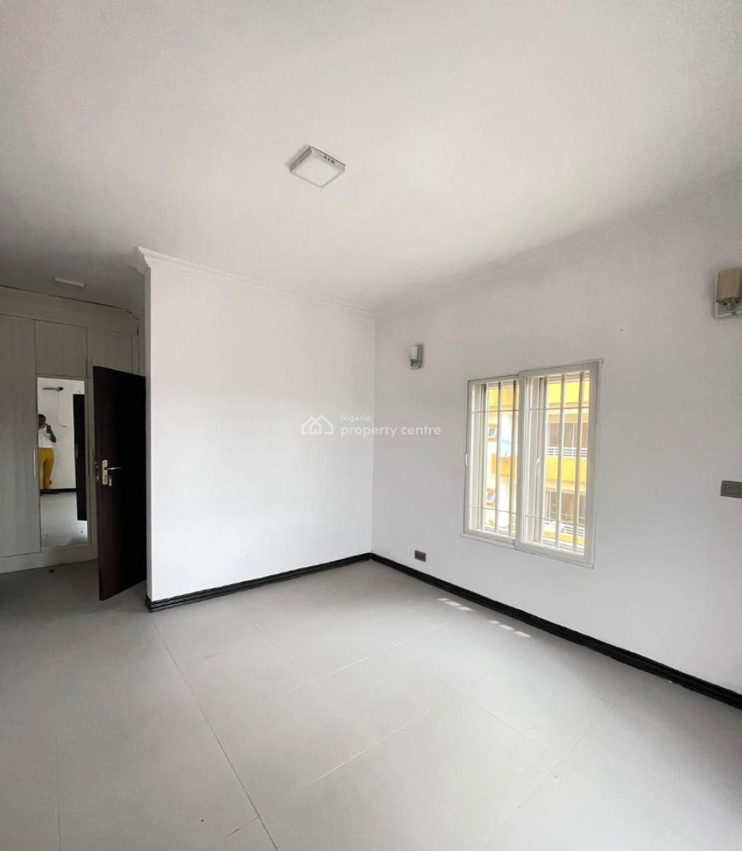 Well Built 3 Bedroom  Spacious Apartment with a Bq, Yaba Lagos, Yaba, Lagos, Flat / Apartment for Sale