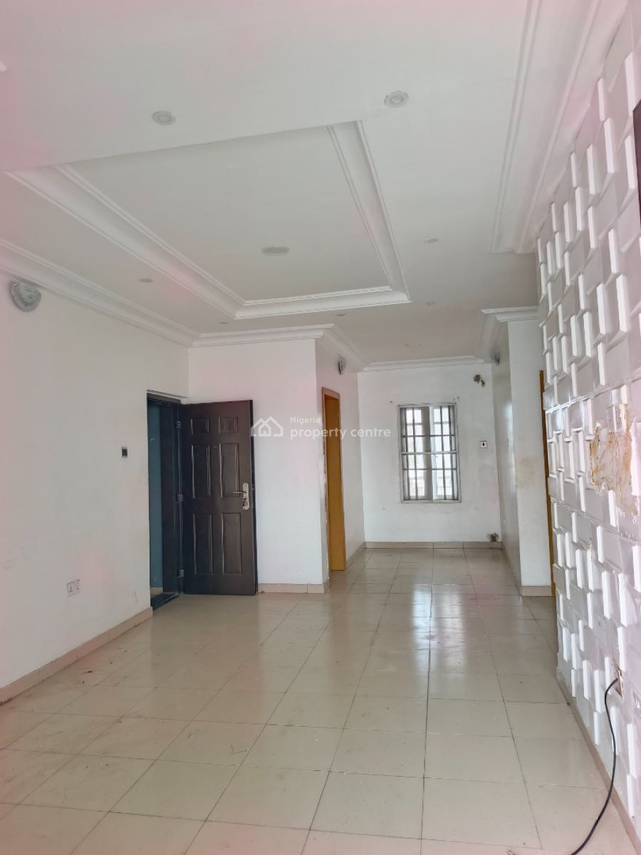 Smart Spacious 2 Bedrooms Apartment Upstairs, Abraham Adesanya Axis, Ogombo, Ajah, Lagos, Flat / Apartment for Rent