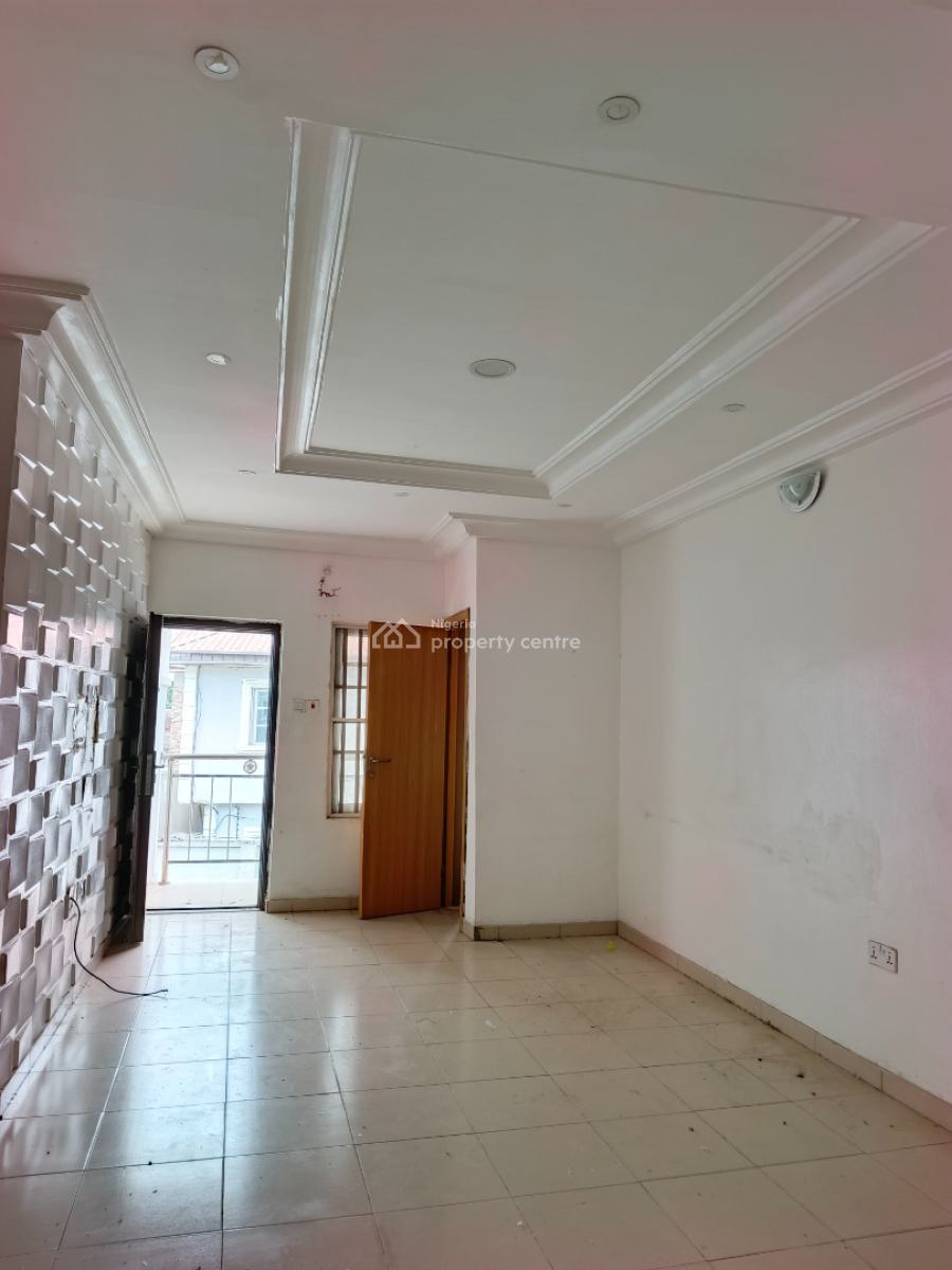 Smart Spacious 2 Bedrooms Apartment Upstairs, Abraham Adesanya Axis, Ogombo, Ajah, Lagos, Flat / Apartment for Rent