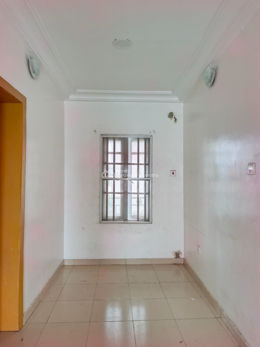 Smart Spacious 2 Bedrooms Apartment Upstairs, Abraham Adesanya Axis, Ogombo, Ajah, Lagos, Flat / Apartment for Rent