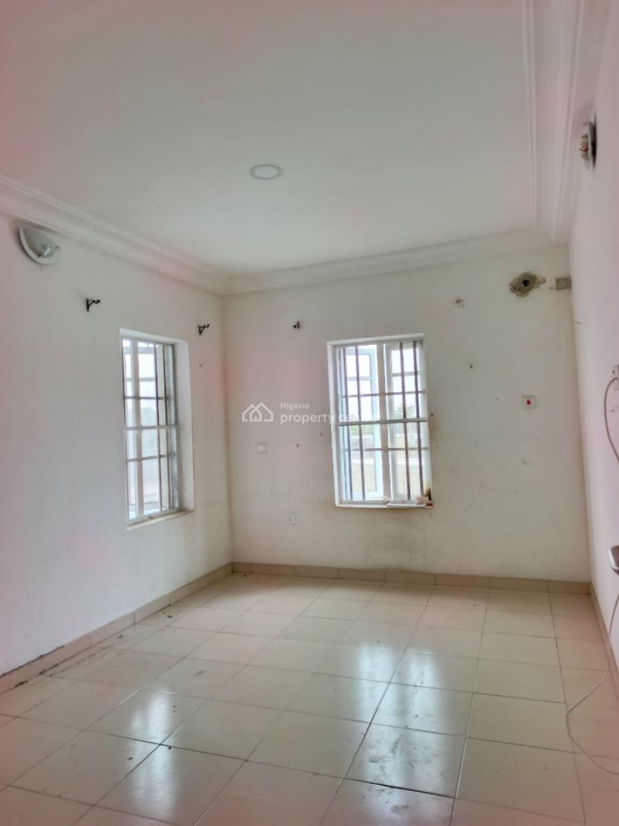 Smart Spacious 2 Bedrooms Apartment Upstairs, Abraham Adesanya Axis, Ogombo, Ajah, Lagos, Flat / Apartment for Rent