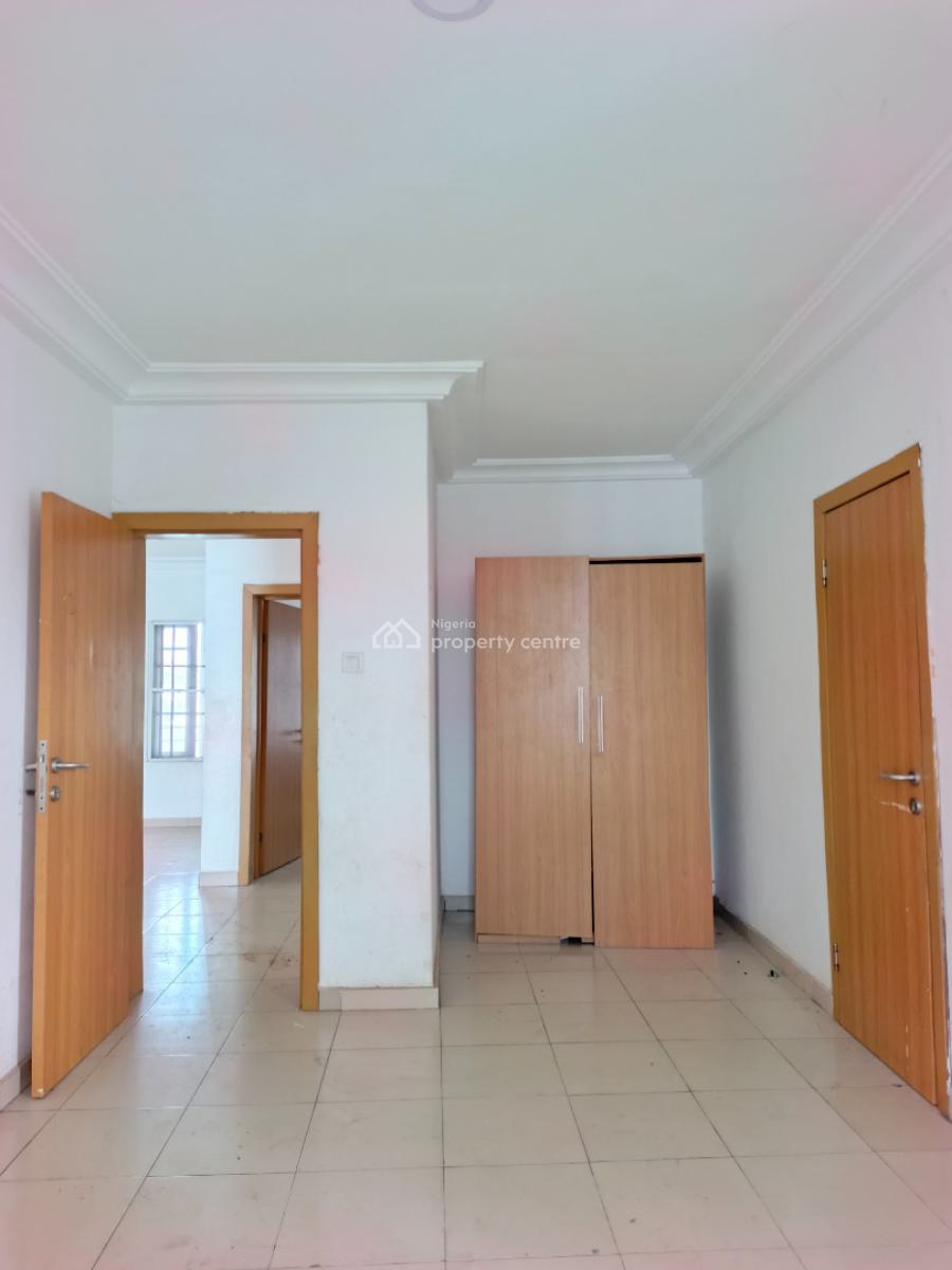 Smart Spacious 2 Bedrooms Apartment Upstairs, Abraham Adesanya Axis, Ogombo, Ajah, Lagos, Flat / Apartment for Rent