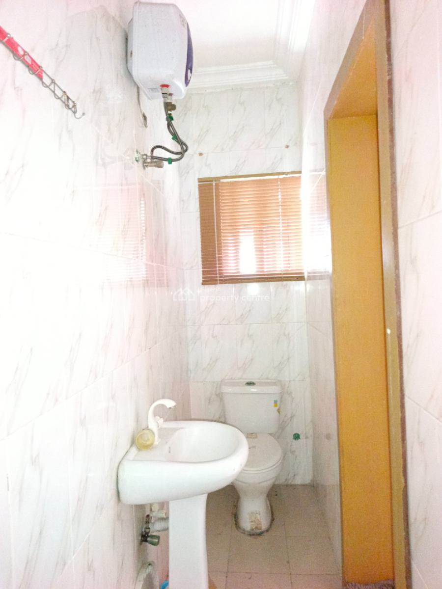 Smart Spacious 2 Bedrooms Apartment Upstairs, Abraham Adesanya Axis, Ogombo, Ajah, Lagos, Flat / Apartment for Rent