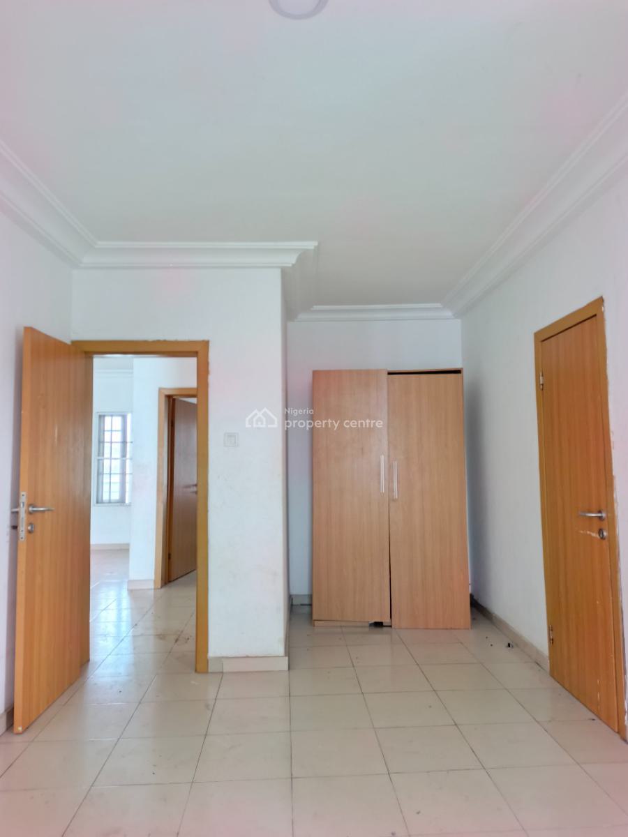 Smart Spacious 2 Bedrooms Apartment Upstairs, Abraham Adesanya Axis, Ogombo, Ajah, Lagos, Flat / Apartment for Rent