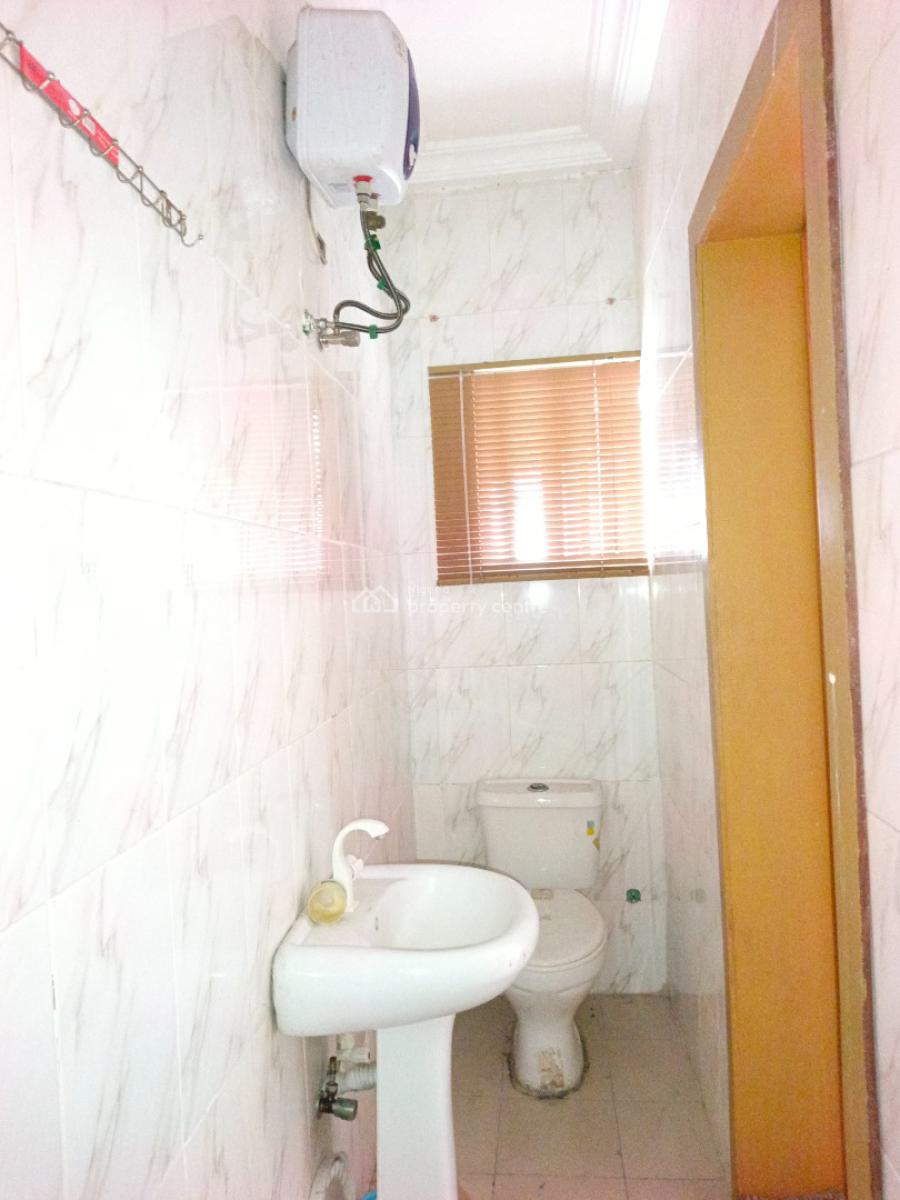 Smart Spacious 2 Bedrooms Apartment Upstairs, Abraham Adesanya Axis, Ogombo, Ajah, Lagos, Flat / Apartment for Rent