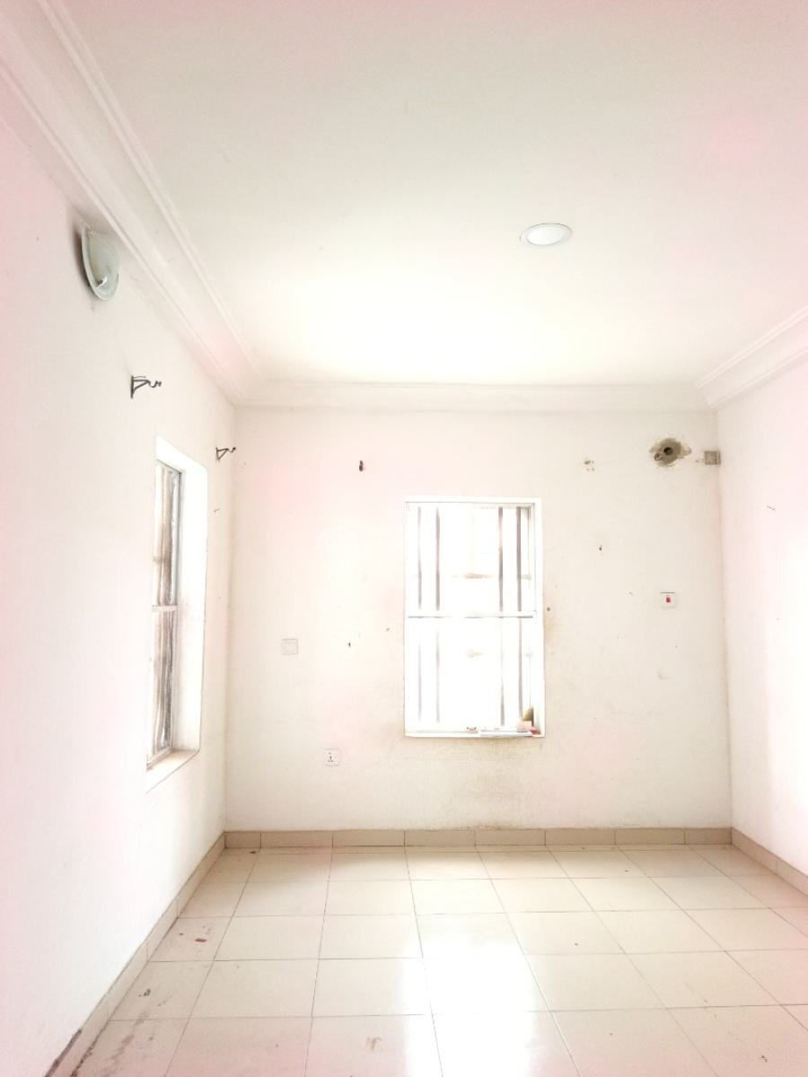 Smart Spacious 2 Bedrooms Apartment Upstairs, Abraham Adesanya Axis, Ogombo, Ajah, Lagos, Flat / Apartment for Rent