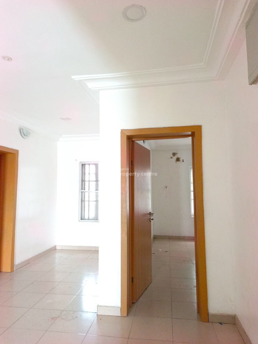 Smart Spacious 2 Bedrooms Apartment Upstairs, Abraham Adesanya Axis, Ogombo, Ajah, Lagos, Flat / Apartment for Rent