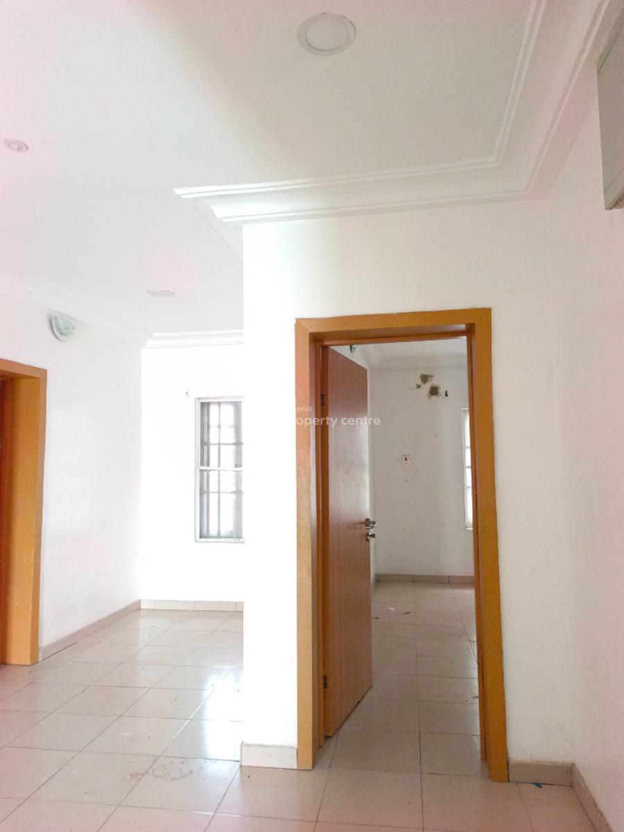 Smart Spacious 2 Bedrooms Apartment Upstairs, Abraham Adesanya Axis, Ogombo, Ajah, Lagos, Flat / Apartment for Rent