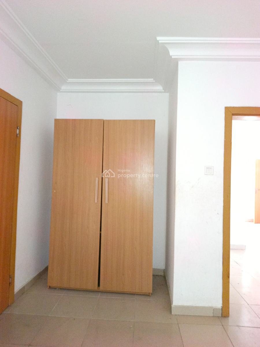 Smart Spacious 2 Bedrooms Apartment Upstairs, Abraham Adesanya Axis, Ogombo, Ajah, Lagos, Flat / Apartment for Rent