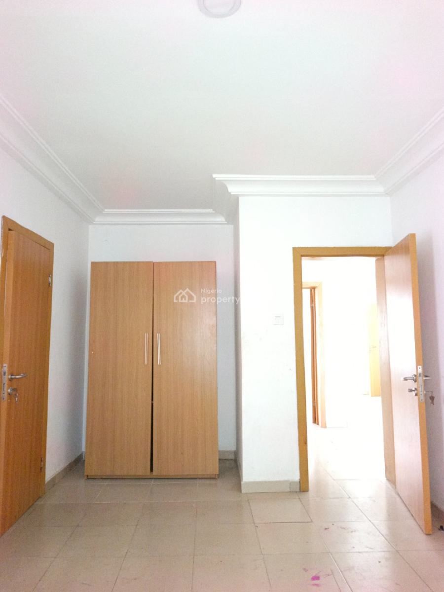 Smart Spacious 2 Bedrooms Apartment Upstairs, Abraham Adesanya Axis, Ogombo, Ajah, Lagos, Flat / Apartment for Rent