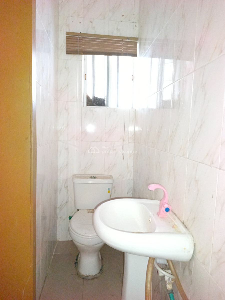 Smart Spacious 2 Bedrooms Apartment Upstairs, Abraham Adesanya Axis, Ogombo, Ajah, Lagos, Flat / Apartment for Rent