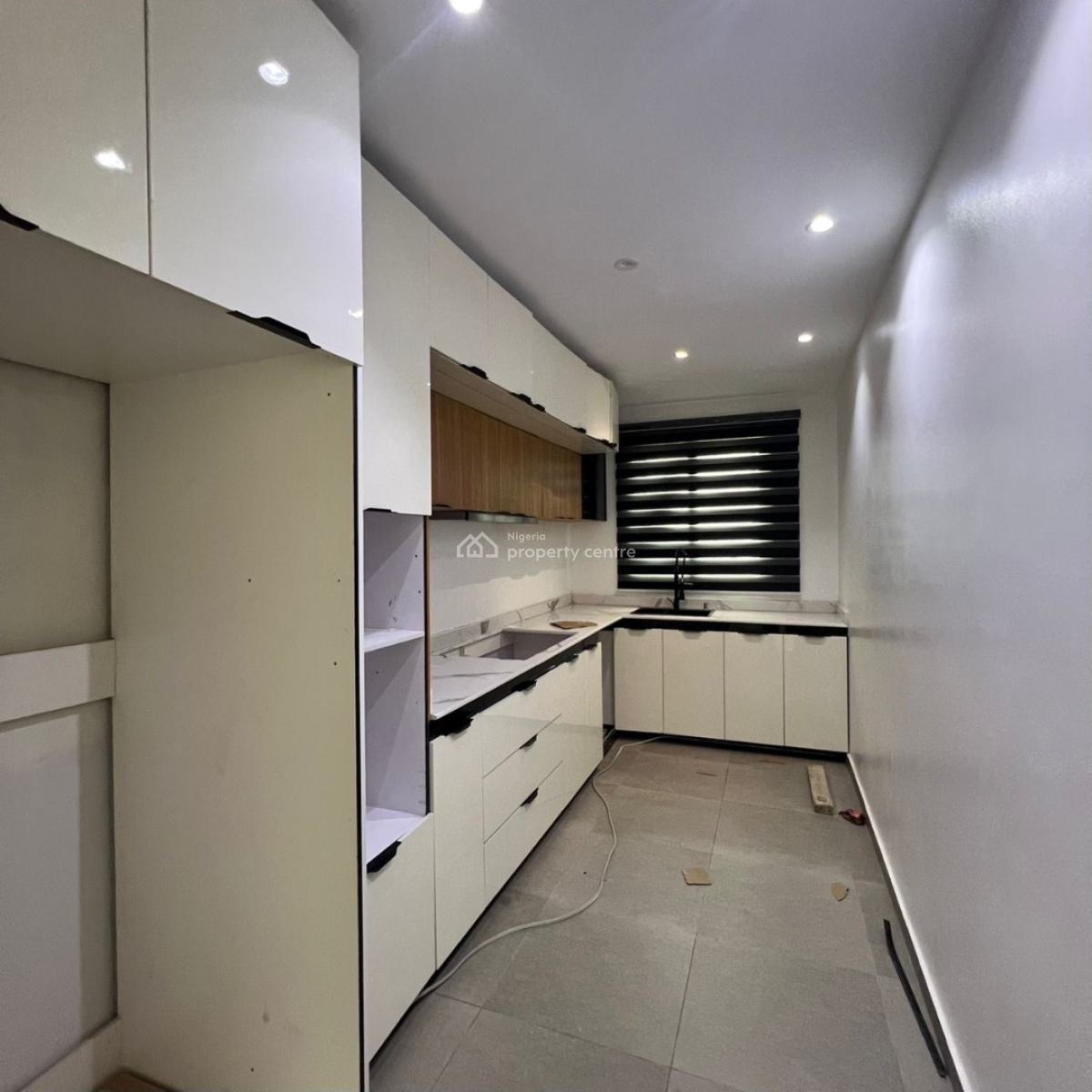 2 Bedroom Apartment in a Secured Estate., Victoria Island (vi), Lagos, Flat / Apartment for Sale