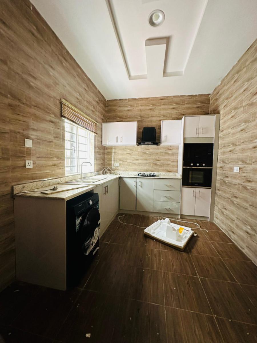 Stunning   4 Bedroom Semi Detached Duplex  with 1 Bq, Gra Phase 1, Magodo, Lagos, Semi-detached Duplex for Sale