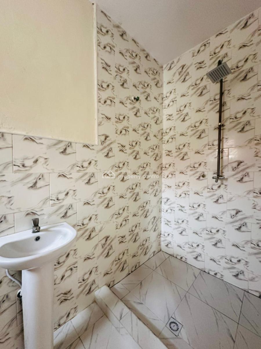 Stunning   4 Bedroom Semi Detached Duplex  with 1 Bq, Gra Phase 1, Magodo, Lagos, Semi-detached Duplex for Sale