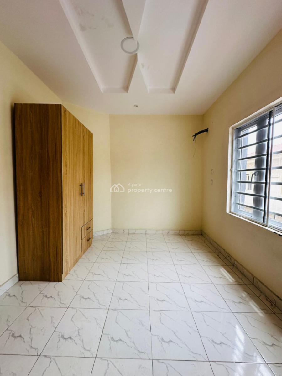 Stunning   4 Bedroom Semi Detached Duplex  with 1 Bq, Gra Phase 1, Magodo, Lagos, Semi-detached Duplex for Sale