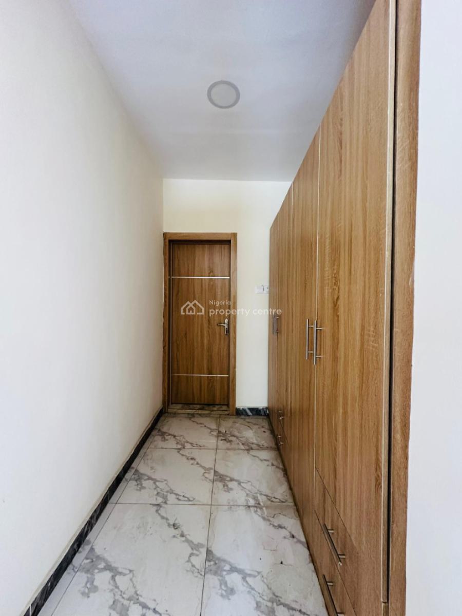 Stunning   4 Bedroom Semi Detached Duplex  with 1 Bq, Gra Phase 1, Magodo, Lagos, Semi-detached Duplex for Sale
