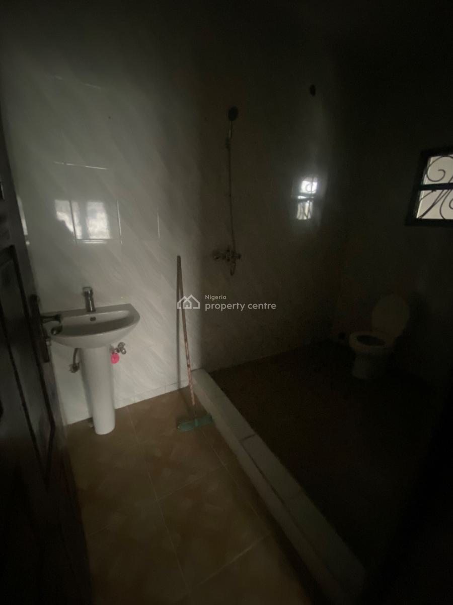 Luxury 2 Bedroom Apartment (upstairs), Alashela, Ogombo, Ajah, Lagos, Flat / Apartment for Rent