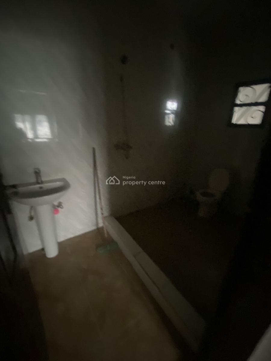 Luxury 2 Bedroom Apartment (upstairs), Alashela, Ogombo, Ajah, Lagos, Flat / Apartment for Rent