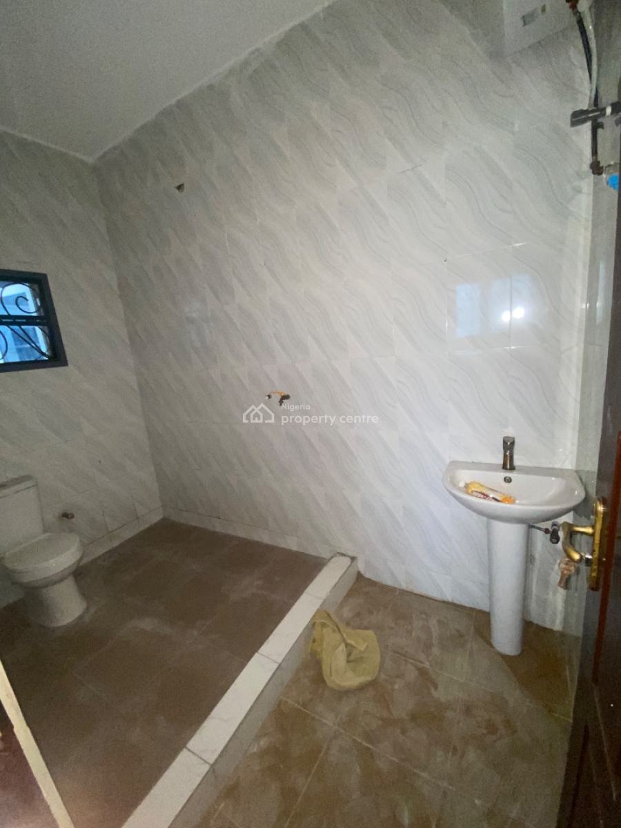 Luxury 2 Bedroom Apartment (upstairs), Alashela, Ogombo, Ajah, Lagos, Flat / Apartment for Rent