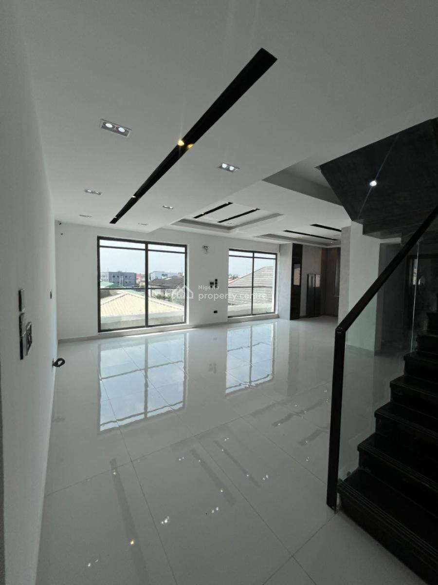 Newly Built 4 Bedroom Maisonette, Lekki Phase 1, Lekki, Lagos, Flat / Apartment for Rent
