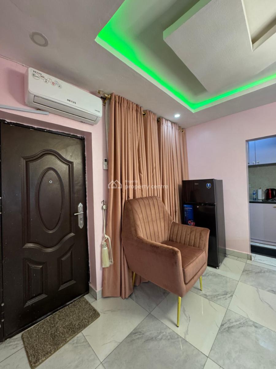 a Luxury and Neatly Furnished Miniflat Available, Alagomeji, Alagomeji, Yaba, Lagos, Mini Flat (room and Parlour) Short Let