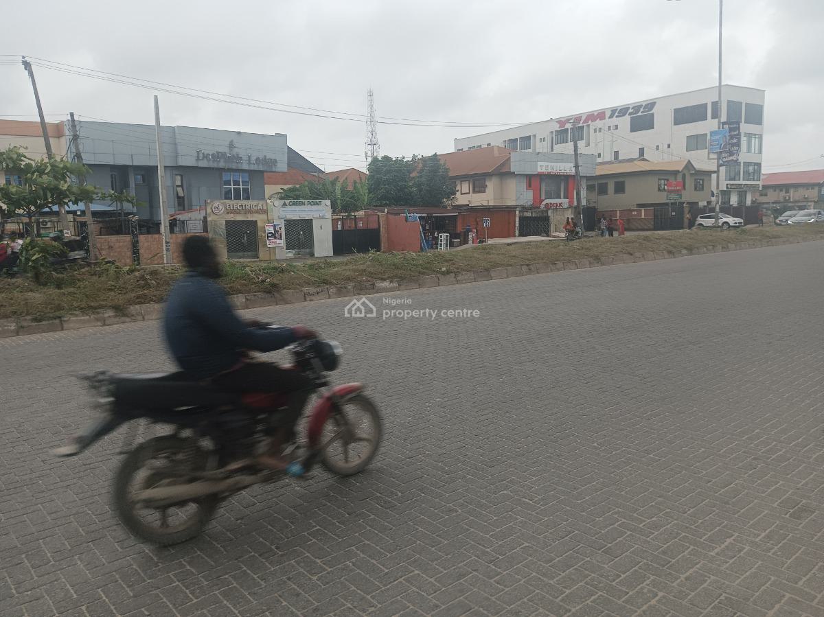 Commercial Building on 2 Floors with 2 Rooms Bq on 534sqm, Directly on Festac Access Road, Amuwo Odofin, Lagos, House for Sale