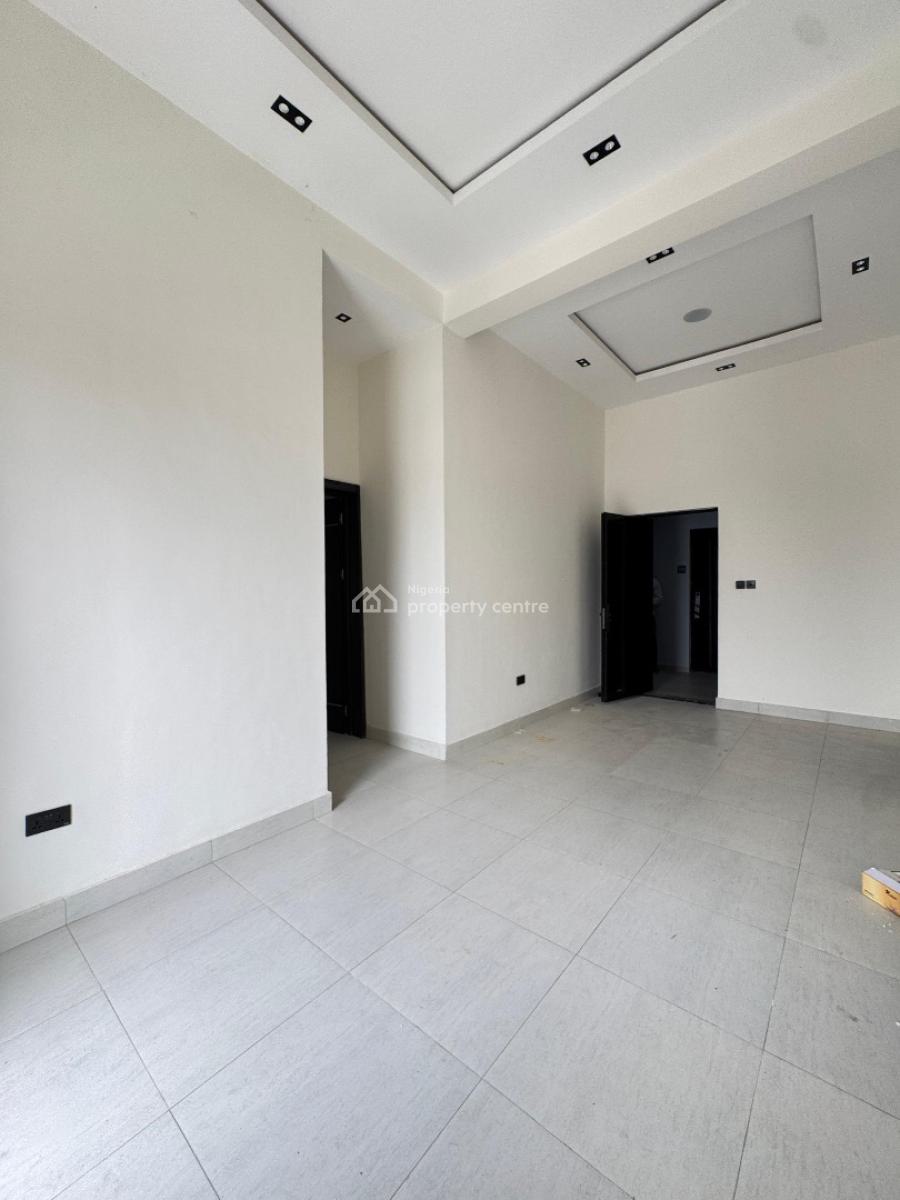 Spacious 3 Bedroom Pentfloor Apartment with Bq, Lekki Phase 1, Lekki, Lagos, Flat / Apartment for Sale