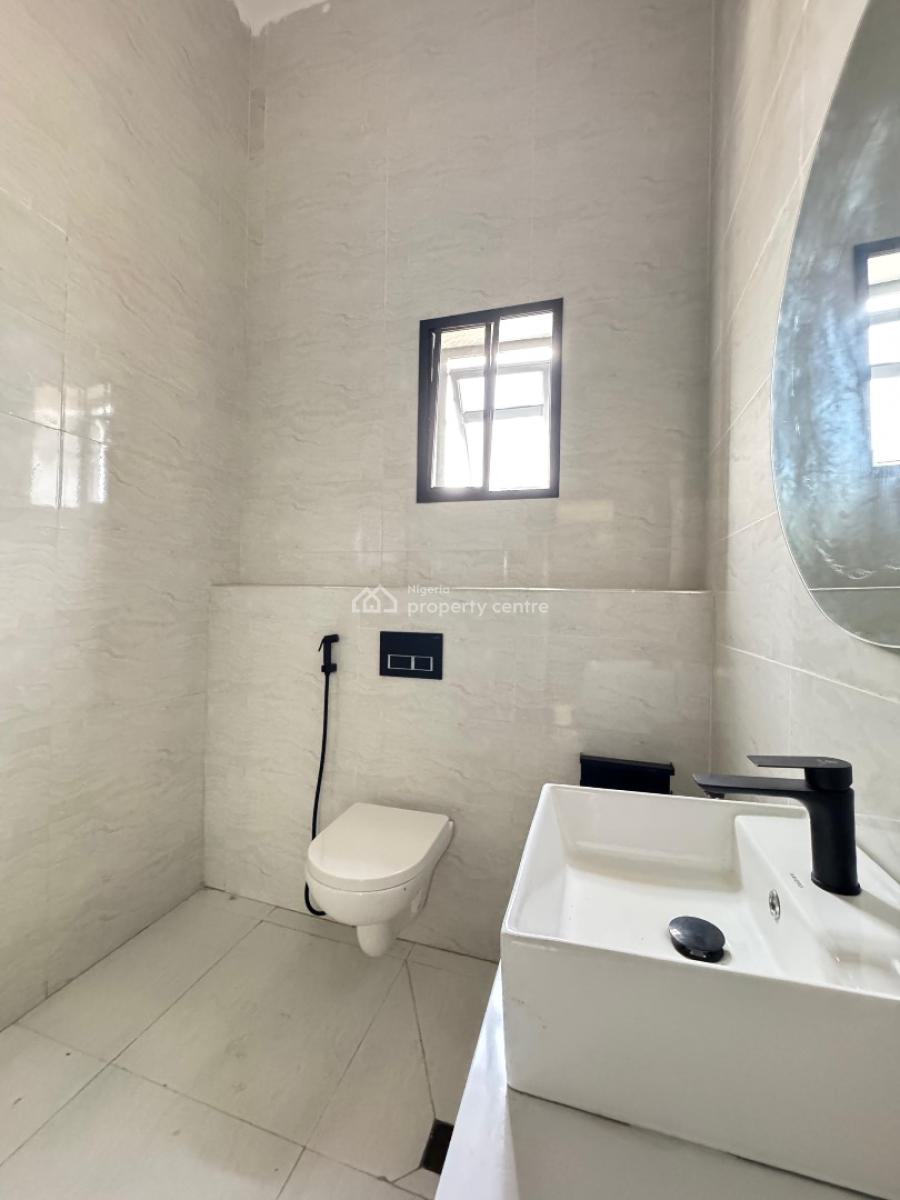 Spacious 3 Bedroom Pentfloor Apartment with Bq, Lekki Phase 1, Lekki, Lagos, Flat / Apartment for Sale